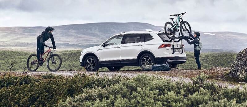 porte vélo hayon de la marque thule avec 2 vélos