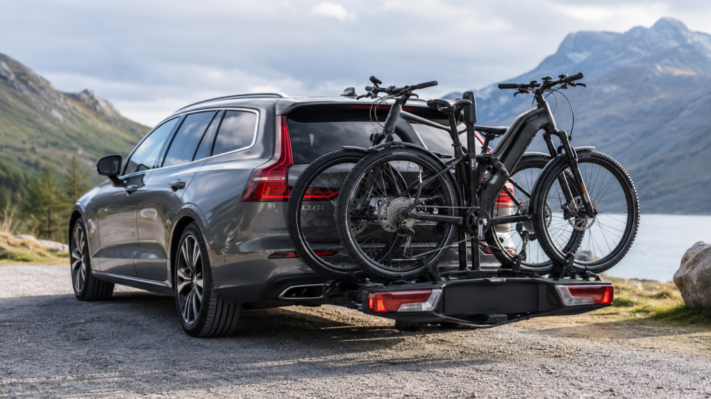 Le Thule EasyFold 3 est conçu pour transporter facilement des vélos électriques lourds sur attelage, avec une fixation stable et pratique.